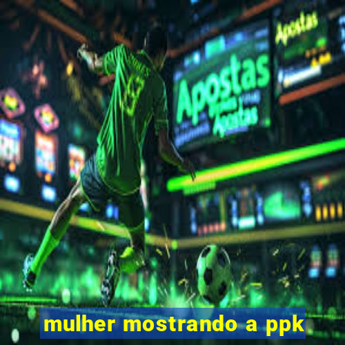 mulher mostrando a ppk