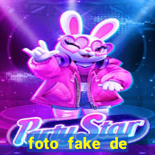 foto fake de menina no espelho cabelo cacheado